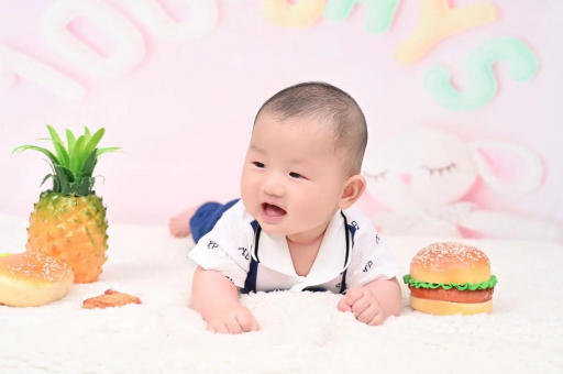 莱州宝宝在妈妈肚子里